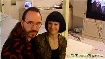 Ed Powers E Nona Mejone Si Dedicano A Un Appassionato Rapporto Sessuale