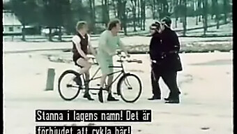 En Klassisk Vintage Trekant Från 1970-Talet