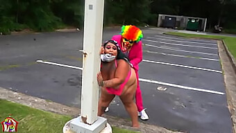 Jaidynvenus, Une Pute Publique, Offre Du Sexe Gratuit À Un Clown Et Rencontre Gibby Le Clown