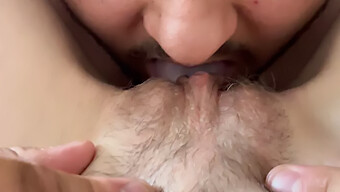 Amateur Guy Eats Blonde Girlfriend'S Pussy Close Up