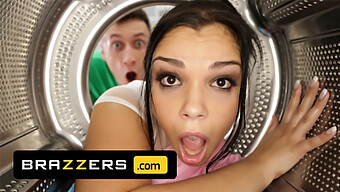 Vú To Và Da Nâu Được Đụ Trong Video Brazzers Này