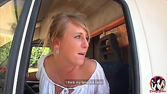 Blonde Milf Wird Von Zwei Typen Hart In Ihre Muschi Und Ihren Arsch Gefickt