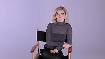 L'Affascinante Sfida Dell'Autosoddisfazione Di Kiernan Shipka