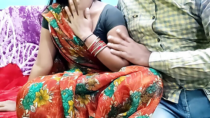 Jeune mari indien se fait baiser par une femme au foyer mature dans une vidéo maison