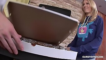 Teen Pizza Delivery Girl Gives Special Oral Service