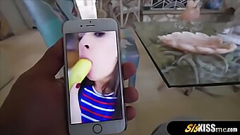 Vú nhỏ và âm hộ chặt chẽ được một con cặc lớn trong màn blowjob POV này