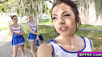 Cheerleader'Lar Ve Antrenörleri Arasında Sert Grup Seks Seansında Sıcak Bir Karşılaşma