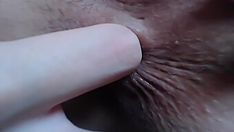 Intens Anal Penetrasjon Og Dyp Fingerstimulering