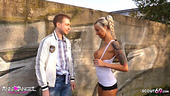 Nemecká Tínedžerka Anni Angel Učí Mladého Chlapca Radosti Zo Sexuálneho Styku