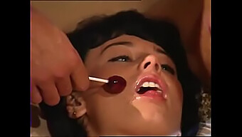 90'Larda Duygusal Bir Arkadan Karşılaşma Içeren Vintage Porno