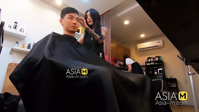 Vídeo pornô asiático caseiro com uma visita ousada à barbearia