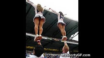 Cheerleader Muda Dan Panas Sedang Beraksi!