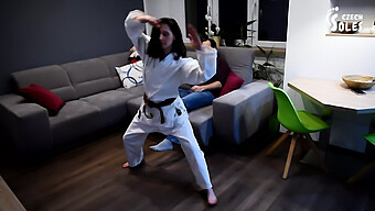 Karate Brce In Dominacija Stopal Za Ljubitelje Fetiša Stopal