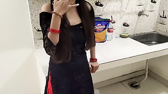 Indian Girlfriend Gets Her Ass Licked And Fucked In The Kitchen