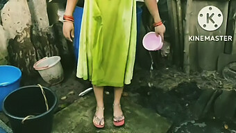 Desi Aunty Enjoys Outdoor Bath And Handjob