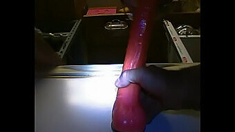 Garganta profunda com um dildo