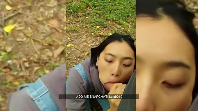 Gadis Cina cantik memberikan blowjob di tempat umum dengan penuh gairah