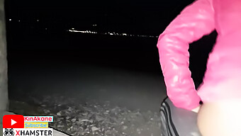 Teengirl Gibt Blowjob Und Treibt Es Im Urlaub Am Strand Mit Einem Typen