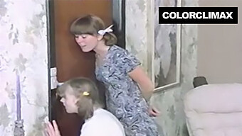 Klasičen Retro Posnetek Vročih Najstniških Kurc S Kitkami