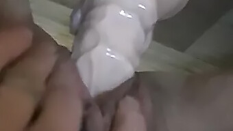 Milf Amatir Menikmati Seks Rumahan Dengan Dildo Dan Creampie